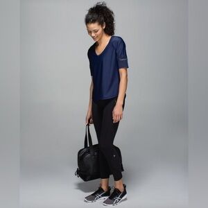 LULULEMON Var-City 1/2 Sleeve tee. SIze 6
